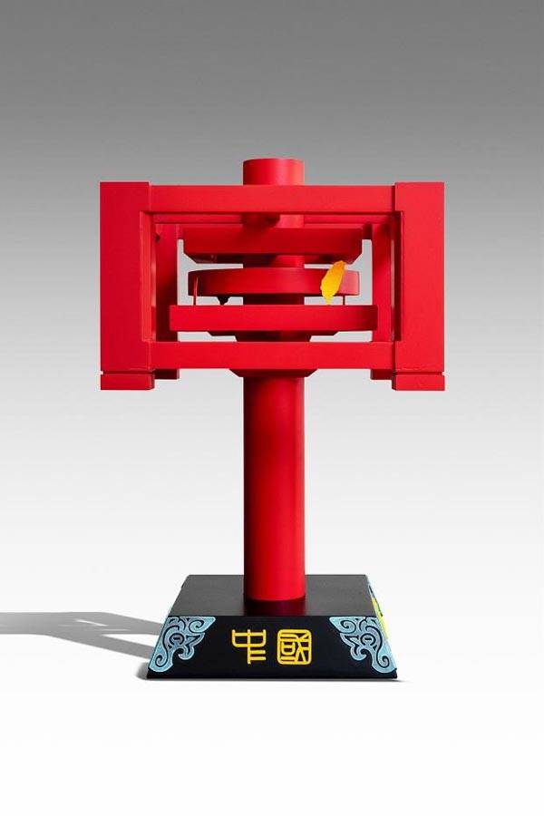 《中国尊》红色主题雕塑在京问世