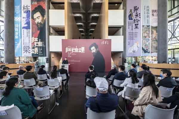 “红烛颂：闻一多、闻立鹏艺术作品展”在清华大学艺术博物馆开幕