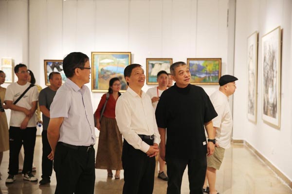 《少数民族地区基层美术教育骨干人才培养》学习成果汇报展开幕