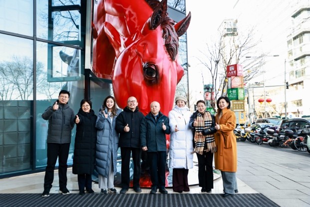 人民艺术 |  骏马迎春：刘若望工作室出品“天马饮水”大型雕塑于金宝汇购物中心隆重揭幕 