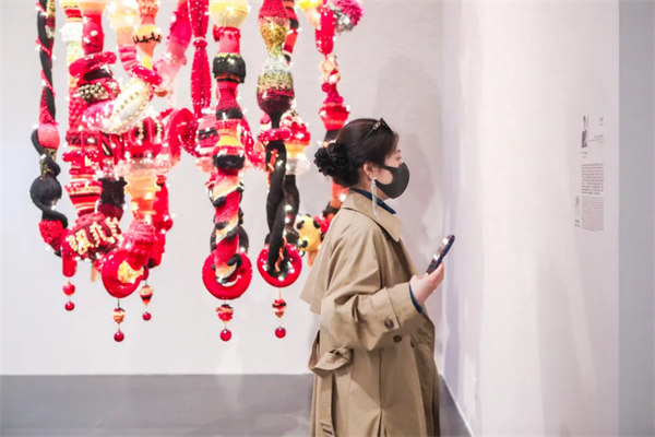 人民艺术 |  “玻璃应力：现代艺术演变在威尼斯”展览在清华大学开幕 