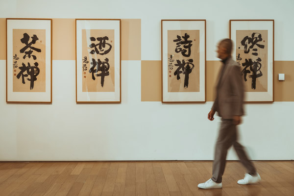 人民艺术 |  冯唐全新个展「一人寺」启幕以笔墨构建当代人的精神道场 