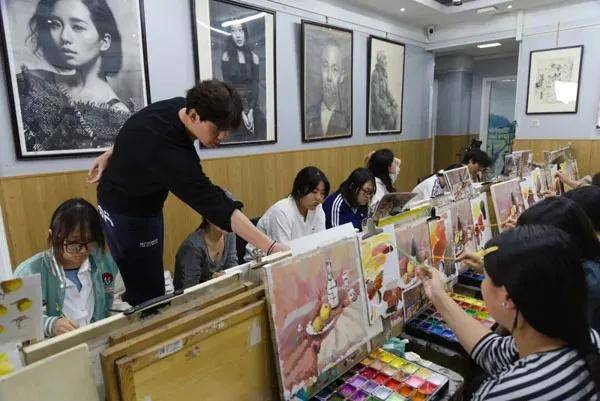 人民艺术 |  郑州力度画室深耕本土艺考培训十七年 ，累计输送1300余名美术人才